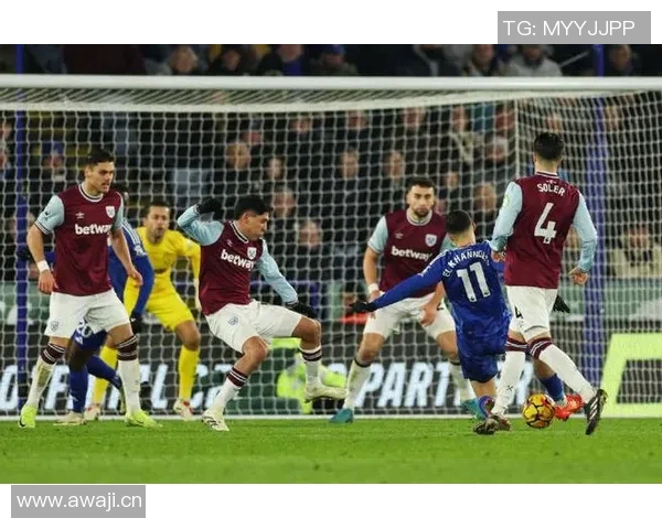 英超激战莱斯特城迎战狼队争夺关键三分的精彩对决